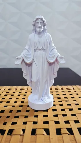 Imagem de Jesus Cristo em PLA de alta resistência e 18 cm de altura