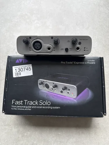 Interface de Áudio Avid Fast Track Solo - Home Studio / Podcast / Pro Tools