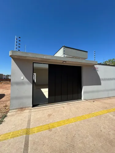 CASA NOVA A VENDA BEM LOCALIZADA