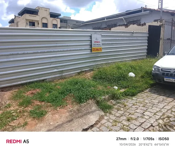 Vendo Lote com 300m2 na rua Pará - Perto do Centro