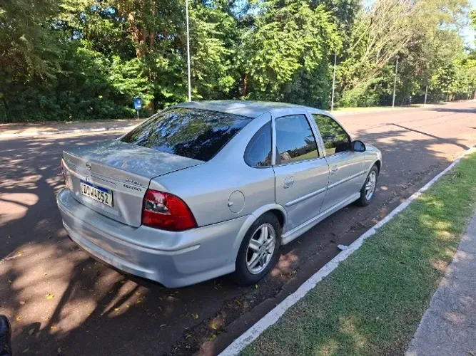 Chevrolet Vectra CD 2.2 16V / 2.0 16V Mec./aut. 2001