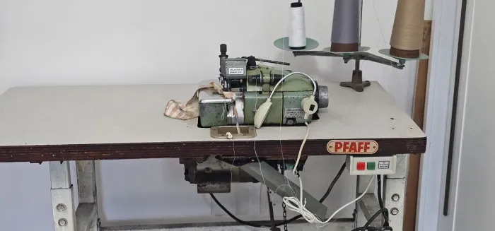 Vendo máquina de costura overloque industrial