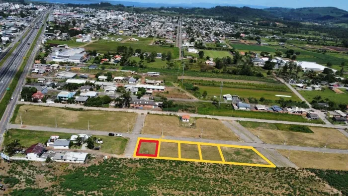 TERRENO DE ESQUINA EM LOTEAMENTO PLANEJADO PRÓXIMO AO CENTRO DE SOMBRIO