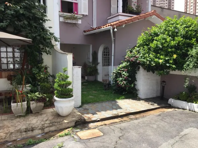 CASA DE VILA A VENDA NO CAMBUCI, EXCELENTE LOCALIZAÇÃO SAO QUATRO DORMITORIOS, SENDO 2 SUI