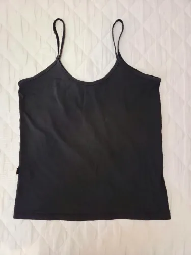 Regatinha preta, veste P/M e está em ótimo estado