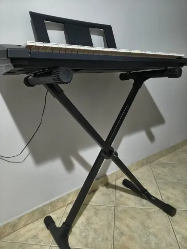 Teclado Yamaha  modelo PSR E343