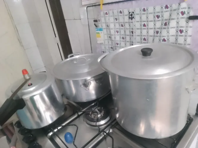 Caldeiroes e panela de pressão grande