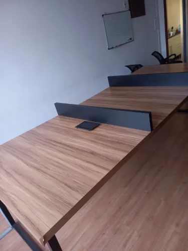 Estação de Trabalho / Mesa de Escritório - Excelente Estado