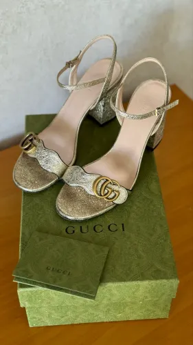Sandália Gucci GG Marmont dourada ORIGINAL