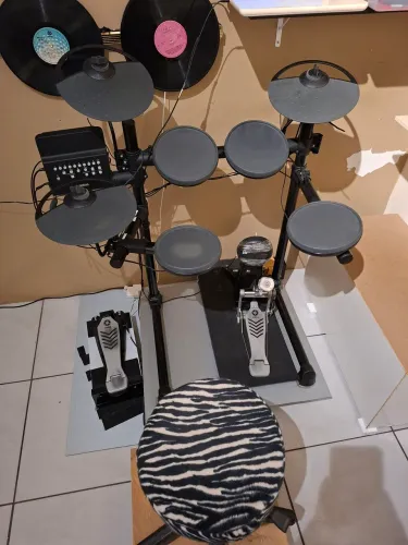 Bateria eletrônica Yamaha DTX 430k.