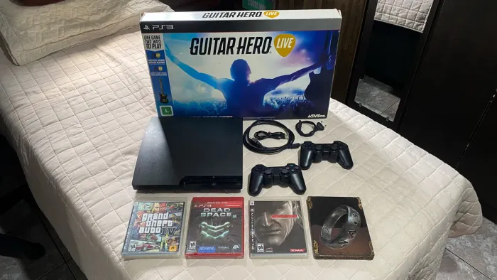 Vendo PLAYSTATION 3 desbloqueado + Guitar Hero Live + Mídias Físicas