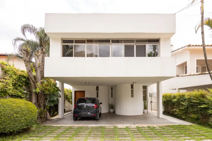 Casa de vila para locação em Jardim Leonor com 4 quartos, sendo 1 suíte, 354m²
