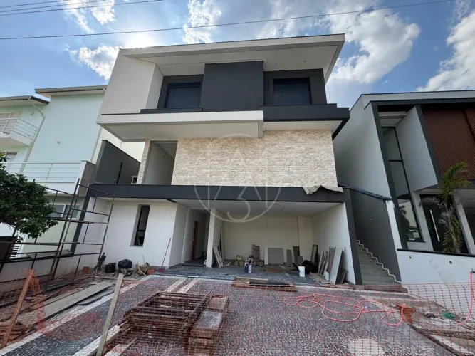 Casa em condomínio à venda em Valinhos