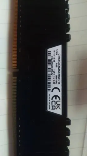KIT com duas Memória RAM Corsair Vengeance LPX 8GB DDR4 2666MHz (Excelente Estado)