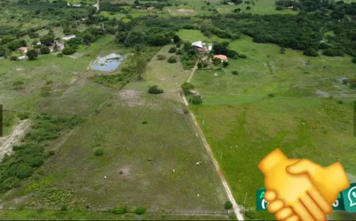 excelente fazenda, com casa sede com duas suítes com área para construir mas 2 quartos 