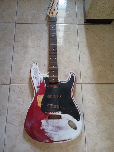 GUITARRA PARA RESTAURO OU DECORAÇÃO