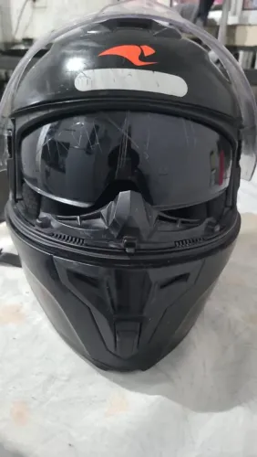 Capacete articulável tipo ROBOCOOP