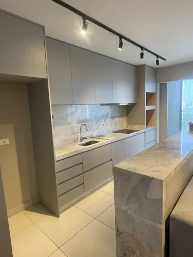 Apartamento para venda possui 79 metros quadrados com 2 quartos em Zona 03 - Maringá - Par