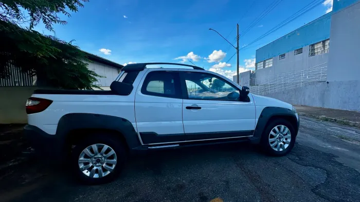 Fiat Strada Adventure1.8/ 1.8 Locker Flex CD 2015