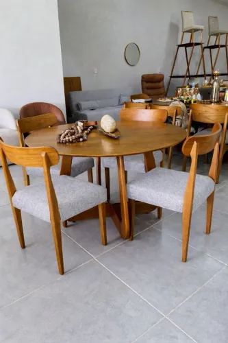 Mesa de jantar redonda com 4 cadeiras 