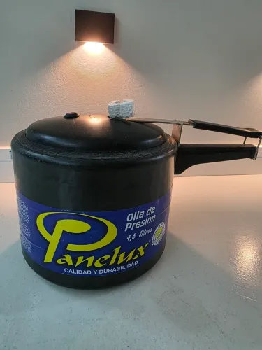 Panela de pressão antiaderente