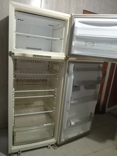 Vendo uma geladeira Brastemp duplex de 470 litros de 2 portas no motor e gás.