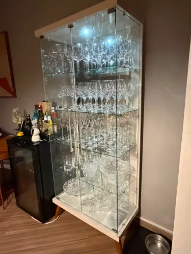 Cristaleira Tifanny Off White com LED (Vidro Temperado) - Ótimo Estado!