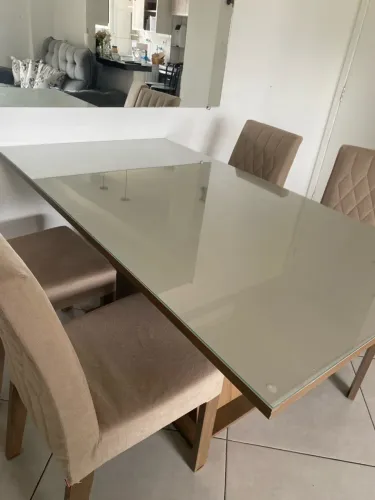Mesa de 4 cadeiras tampo de vidro