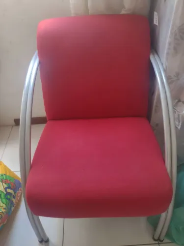 Poltrona vermelha muito linda!
