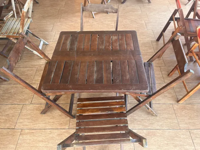 Mesas dobráveis de Paraju para bares e restaurantes