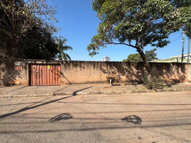 Lote com casas à venda no Palmeiras
