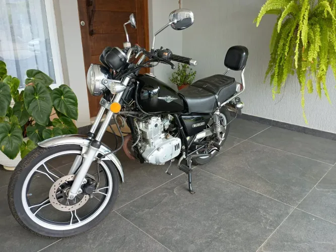 Moto Suzuki intruder 125