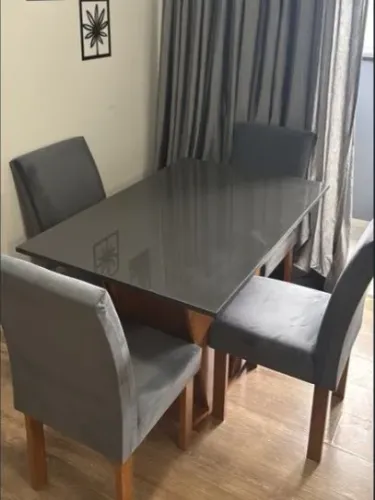 Mesa de jantar 4 cadeiras