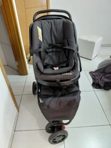 Carrinho dr bebê e um bebê conforto para Carro