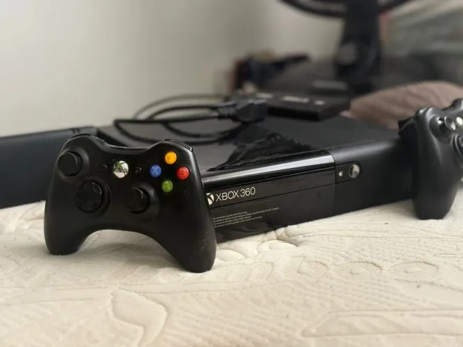 Xbox 360 super slim Desbloqueado + HD externo 