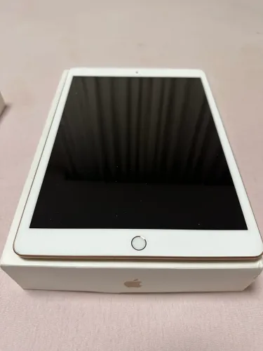 IPad 8ª geração Gold 32 GB Wi-Fi usado
