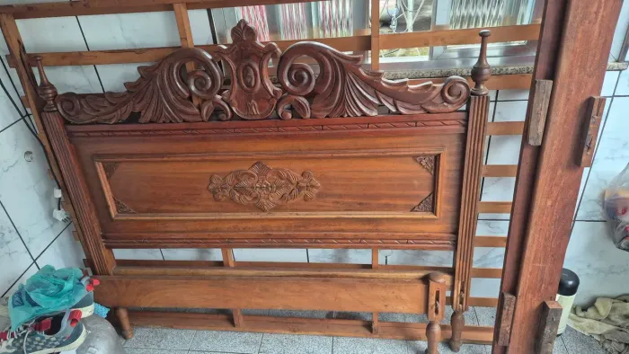 Cama de casal antiga madeira maciça