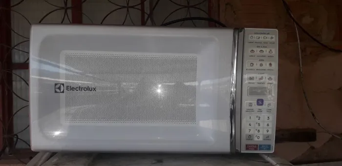 Micro ondas Electrolux MEO44