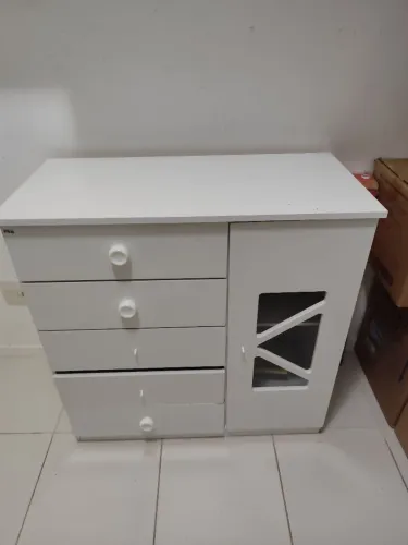 Cômoda Infantil Branca com 4 Gavetas e 1 Porta (Já Desmontada!)