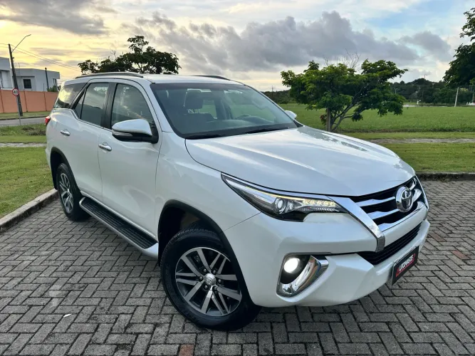 Toyota Hilux SW4 SRX 4X4 2.8 TDI 16V Dies. Aut. 2017
