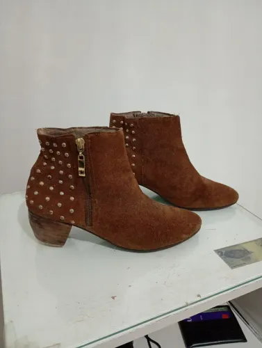 Vendo bota de couro cano curto 