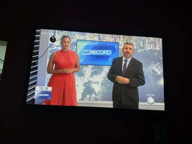 Tv de plasma de 43 polegadas da marca Samsung 