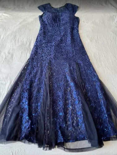 Vestido Azul de renda com brilho