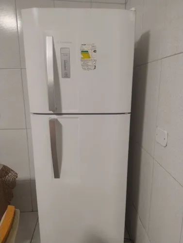 Vende se geladeira Eletrolux