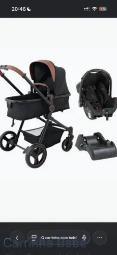 Carrinho de bebê com bebê conforto.