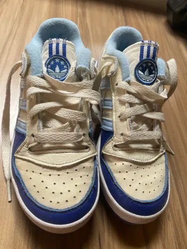 Tênis infantil adidas original tamanho 31(BR)