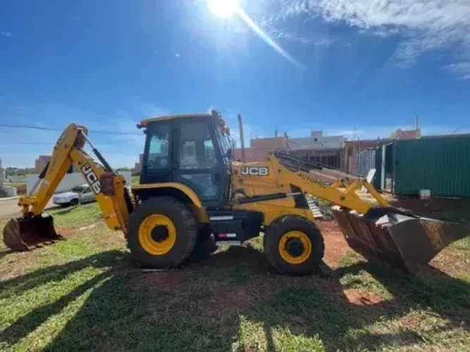 Retro escavadeira Jcb 3CX 4x4 com ótimas condições