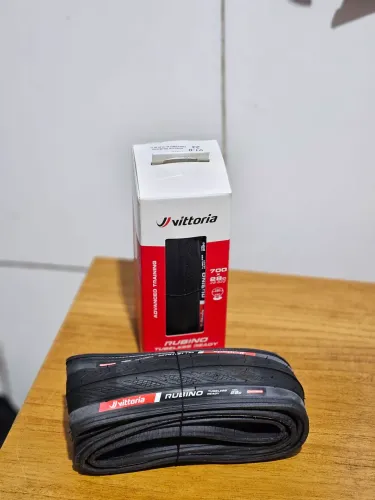 Pneu Tubeless Par Vittoria Rubino V 28mm Speed