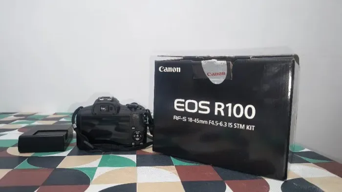 Câmera Mirrorless Canon Eos R100 - Corpo Cor Preto (Usado)