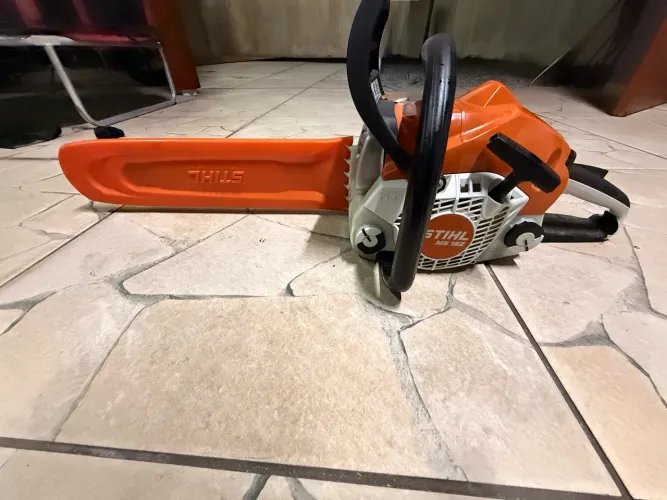 MOTOSSERRA STIHL MS 182 - 2,2 CV - 35,8 CC